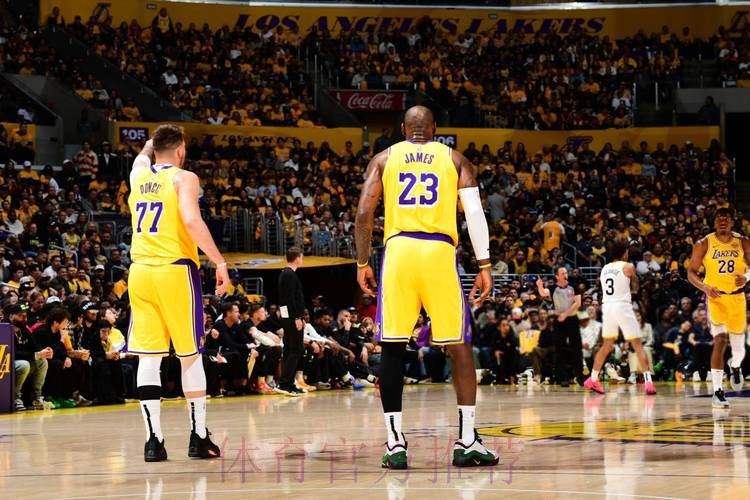 湖人又翻车东契奇虎头蛇尾，詹姆斯空有数据，众替补不如一次轮秀